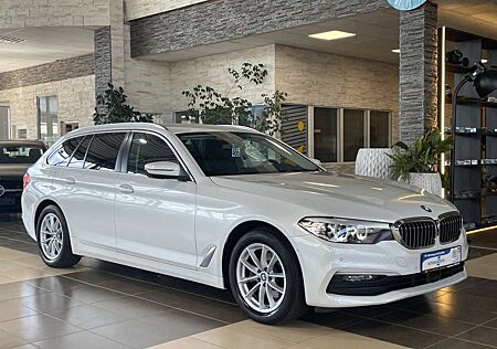 BMW 520 xDrive*Leder*AHK*Head-Up*R.Cam*Winter-Paket+
