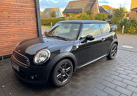 Mini ONE mit Pano und schwarzem Innenraum