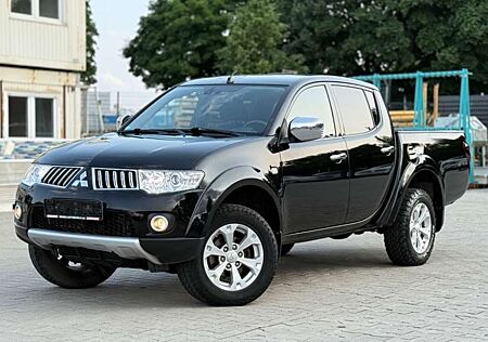 Mitsubishi L200 Intense 4WD 2,5TD CrewCab Black Tausch Mö.