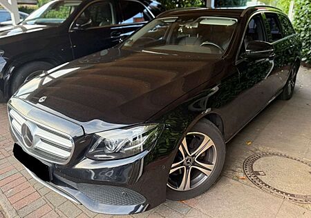 Mercedes-Benz E 200 Avantgarde-AUTO-LED-NAVI-KAMERA-SIDE-ACC