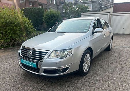 VW Passat Volkswagen Lim. Highline AUT., *LEDER, NAVI, XENON*