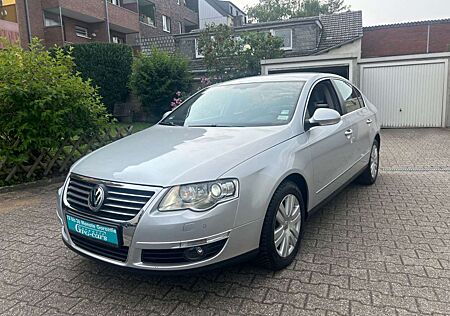 VW Passat Volkswagen Lim. Highline AUT., *LEDER, NAVI, XENON*
