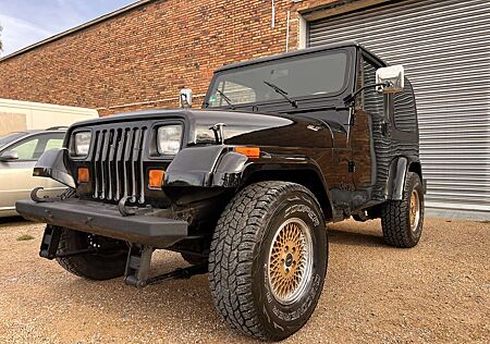 Jeep Wrangler Automatik * tüv neu 11-2027***Blackbeast***