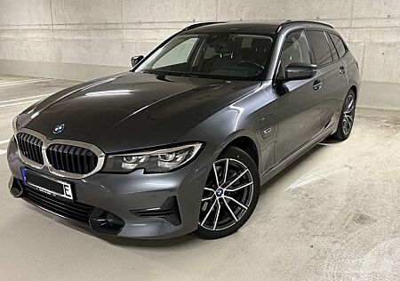 BMW 320 e-Touring | 8-fach Alu | Hinten Getönt | Steptron