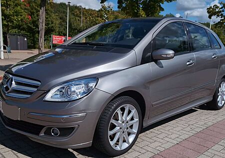Mercedes-Benz B 200 CDI Sports Tourer - TÜV neu AHK Navi usw.