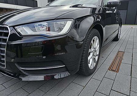 Audi A3 1.6 TDI Limousine -VHB