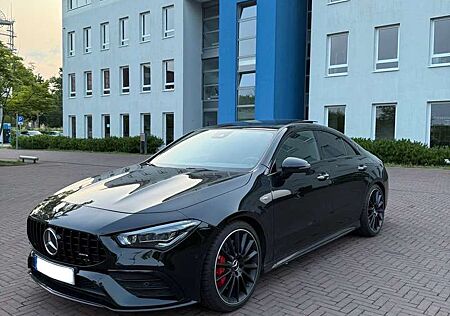 Mercedes-Benz CLA 35 AMG 4Matic Speedshift 7G-DCT