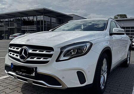 Mercedes-Benz GLA 180 (156.942)