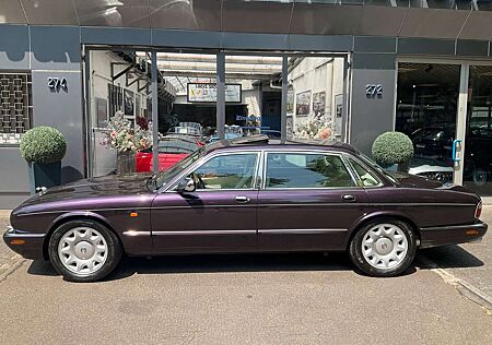 Jaguar Daimler XJ V8 l Super 4.0 Kompressor Deutsche Erstauslieferung 1. Hand einzigartige Farbkombination Leder ivory dashbord black