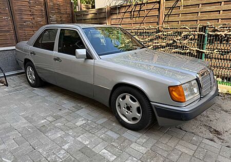 Mercedes-Benz E 200 E-Klasse