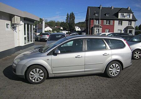 Ford Focus 1.6 Turnier Ghia Klima/AHK/TüV-01/2026!!!
