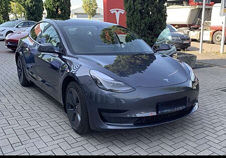 Tesla Model 3 Standard Reichweite Plus Hinterradantrieb