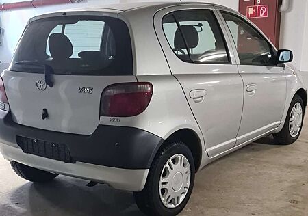 Toyota Yaris 1.0 linea luna Klima