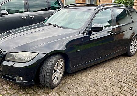 BMW 320i 320 Touring Aut./Panorama/Temp./Regens./SHZ/Navi