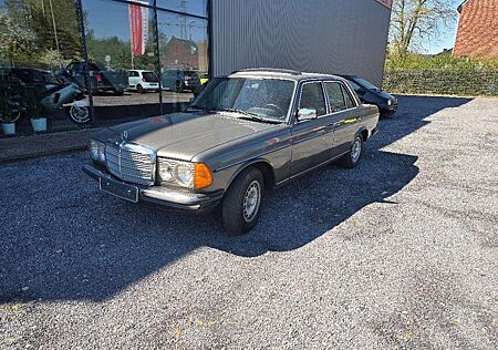 Mercedes-Benz 230 E