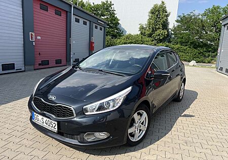 Kia Cee'd Ceed / Spirit/Kamera/Navi/Sitzheizung/Tempomat
