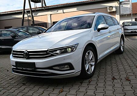 VW Passat Variant Volkswagen Highline/Voll/Pano/AHK/Matrix