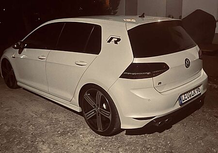 VW Golf Volkswagen R 4Motion BlueMotion Technology DSG