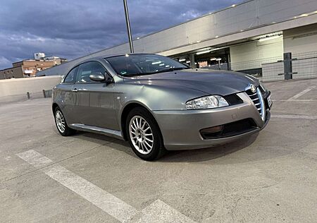 Alfa Romeo GT 1.9 JTD M-Jet DPF Distinctive