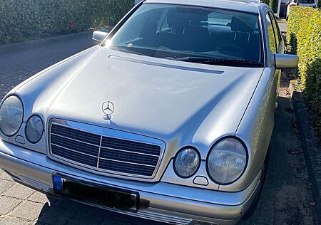 Mercedes-Benz E 230 E-Klasse Elegance