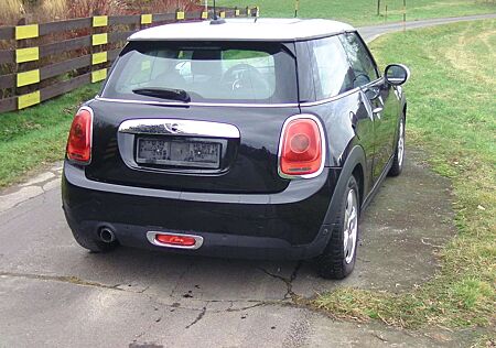 Mini Cooper 6-Gang, großes Panoramadach,Navi,Scheckh.