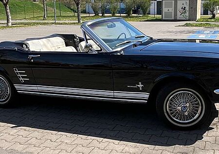 Ford Mustang Convertible V6