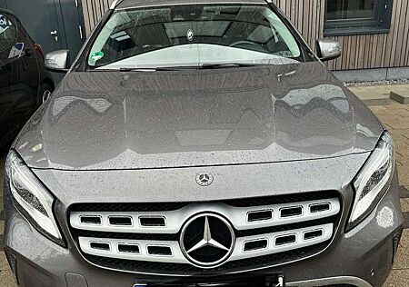 Mercedes-Benz GLA 200 (156.943)