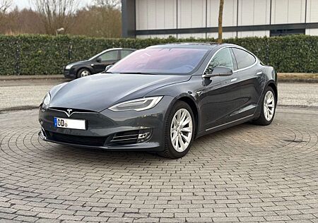 Tesla Model S 100D Allradantrieb