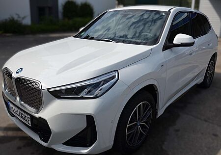 BMW iX1 xDrive30 M Sportpaket - Leasingübernahme