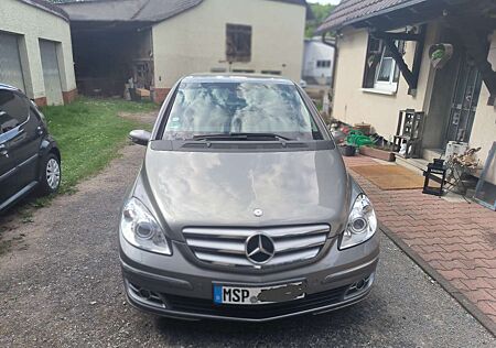 Mercedes-Benz B 200 CDI (245.208)
