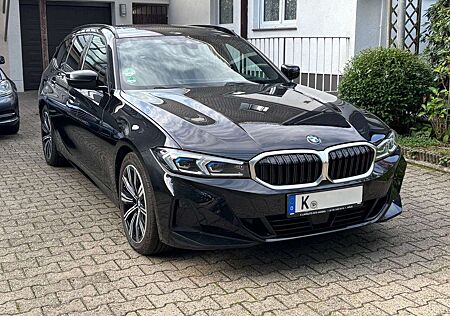 BMW 320 d Touring Sport TopAusstattung 18" Panorama Standheizung