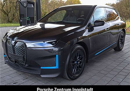 BMW iX 40 xDrive Park-Assistent AHK Connected Professiona