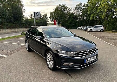 VW Passat Variant Volkswagen Elegance DSG Navi Kamera ACC LED Travel-Assist