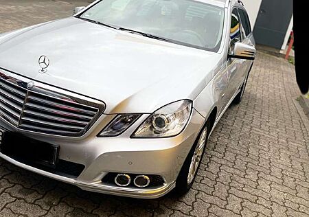 Mercedes-Benz E 200 T CGI BlueEFFICIENCY Automatik Elegance