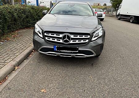 Mercedes-Benz GLA 180 Urban/Automatik/Keyless/Led