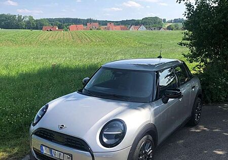 Mini Cooper Aut. Essential Trim