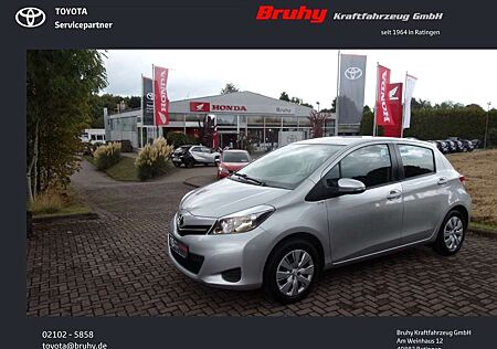Toyota Yaris Life XP13 Rückfahrkamera Allwetter 1 Hand