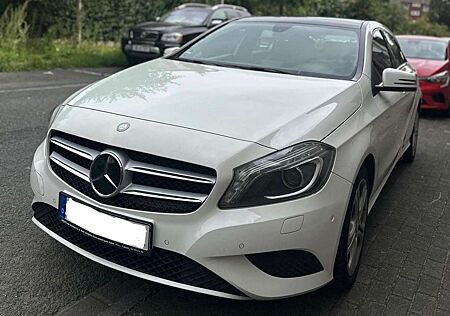 Mercedes-Benz A 180 (BlueEFFICIENCY) 7G-DCTStyle