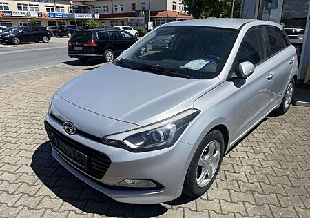 Hyundai i20 1.0 Style - Navi - RFK - Tempomat - 8-fach Bereif