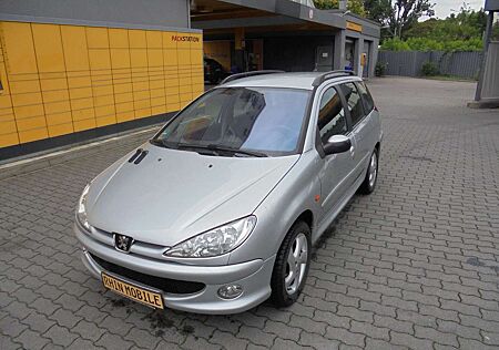 Peugeot 206 Tendance / Automatik /Klima/PDC