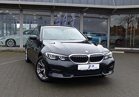 BMW 320 i Lim Aut. sport line Navi Live App Teilleder