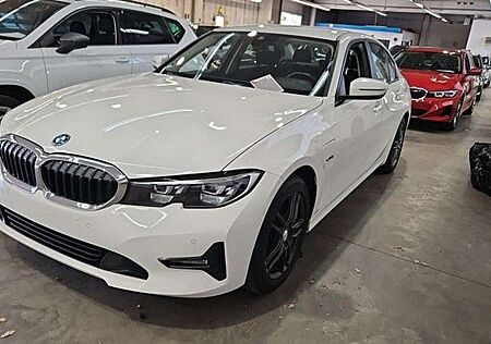 BMW 320 eHybrd*Lim.*Autom*Navi*Kamera*LED*Asisst*TOP