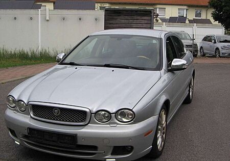 Jaguar X-Type 2.2 D Executive AUT./LEDER/XENON/ALU/HOLZ/AHK