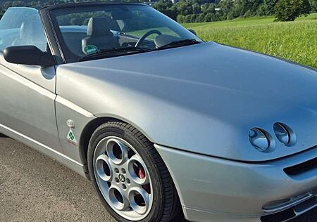 Alfa Romeo Spider 3.0 V6 24V L HU neu scheckheft