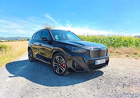 BMW iX1 gebraucht kaufen BMW iX1 eDrive20 M-Sport Pro PanoSD/HUD/DAProf/PAProf/AHK