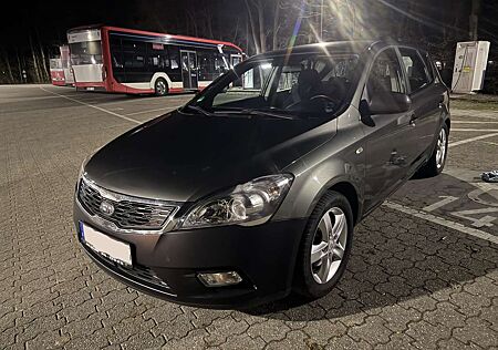 Kia Cee'd Ceed / 1.6 CVVT Spirit