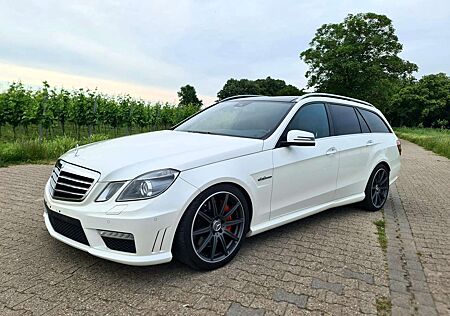 Mercedes-Benz E 63 AMG T-Modell DESIGNO AMG PERFORMANCE PACK 7G