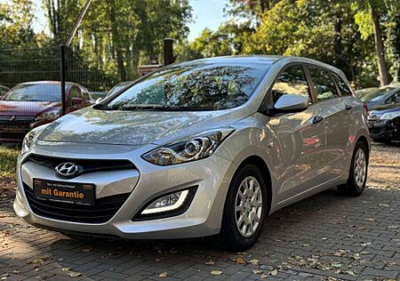 Hyundai i30 1.6 Automatik LED AHK SitzHz PDC Tüv Service