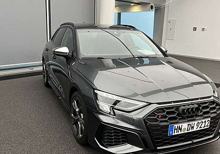Audi S3 2.0 TFSI quattro mit werksgarantie