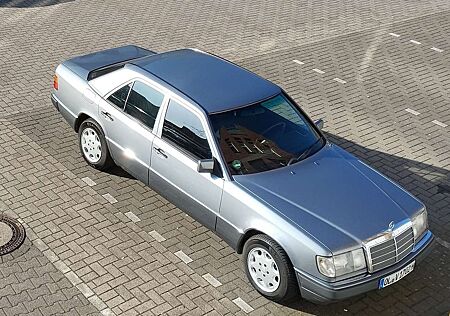 Mercedes-Benz 220
